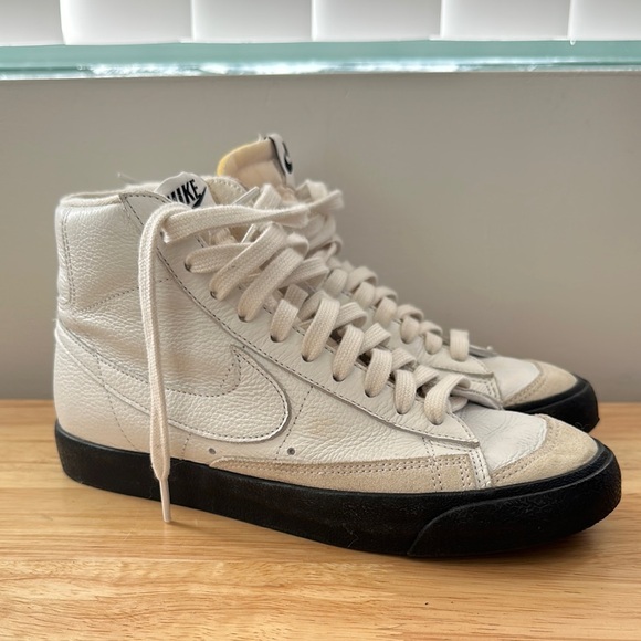 Nike Shoes - Nike Blazer Mid ‘77 Sneakers, EUC